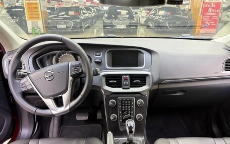 Volvo V40 II рестайлинг, 2018 год, 1 250 000 рублей, 6 фотография