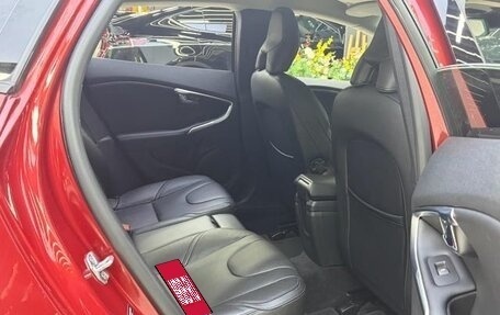 Volvo V40 II рестайлинг, 2018 год, 1 250 000 рублей, 9 фотография