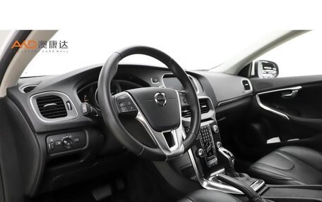 Volvo V40 II рестайлинг, 2018 год, 1 250 000 рублей, 5 фотография