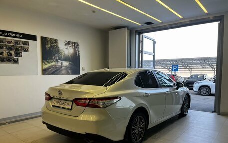 Toyota Camry, 2021 год, 2 990 000 рублей, 4 фотография