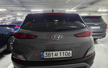 Hyundai Kona I, 2022 год, 1 720 000 рублей, 3 фотография