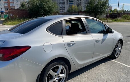 Opel Astra J, 2013 год, 850 000 рублей, 4 фотография