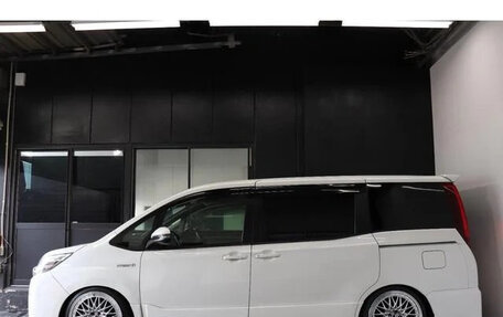 Toyota Noah III, 2016 год, 1 779 007 рублей, 6 фотография