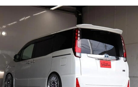 Toyota Noah III, 2016 год, 1 779 007 рублей, 15 фотография