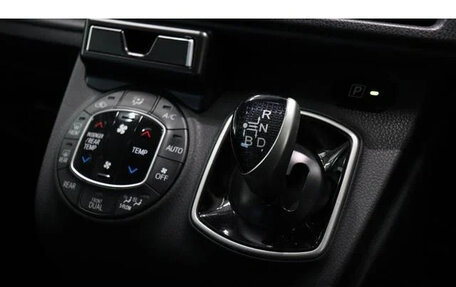 Toyota Noah III, 2016 год, 1 779 007 рублей, 11 фотография