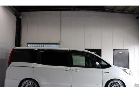 Toyota Noah III, 2016 год, 1 779 007 рублей, 16 фотография