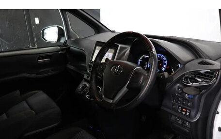 Toyota Noah III, 2016 год, 1 779 007 рублей, 22 фотография