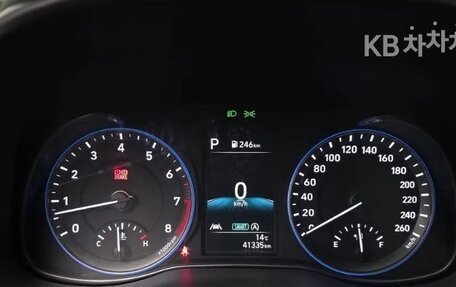 Hyundai Kona I, 2022 год, 1 720 000 рублей, 8 фотография