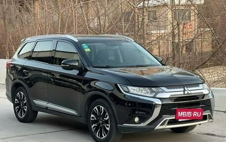 Mitsubishi Outlander III рестайлинг 3, 2022 год, 1 890 002 рублей, 4 фотография