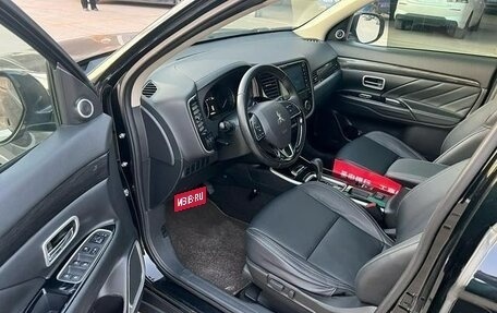 Mitsubishi Outlander III рестайлинг 3, 2022 год, 1 890 002 рублей, 6 фотография