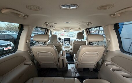 KIA Carnival III, 2010 год, 997 000 рублей, 10 фотография