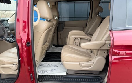 KIA Carnival III, 2010 год, 997 000 рублей, 18 фотография