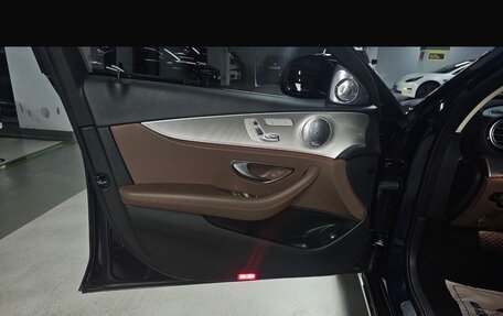 Mercedes-Benz E-Класс, 2018 год, 3 600 000 рублей, 17 фотография