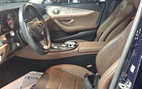 Mercedes-Benz E-Класс, 2018 год, 3 600 000 рублей, 15 фотография