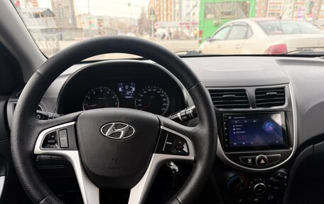 Hyundai Solaris II рестайлинг, 2014 год, 1 100 000 рублей, 14 фотография