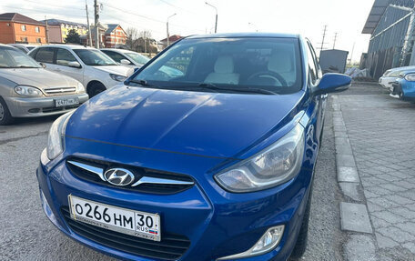 Hyundai Solaris II рестайлинг, 2011 год, 830 000 рублей, 2 фотография