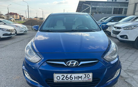 Hyundai Solaris II рестайлинг, 2011 год, 830 000 рублей, 4 фотография
