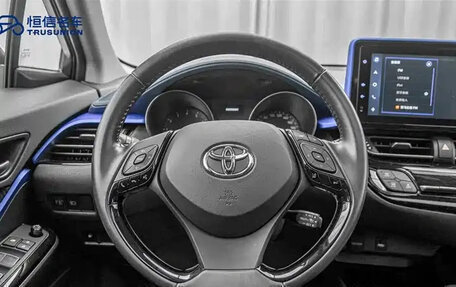 Toyota C-HR I рестайлинг, 2022 год, 1 711 030 рублей, 10 фотография