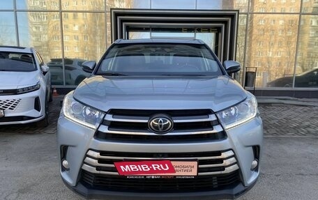 Toyota Highlander III, 2019 год, 3 555 000 рублей, 2 фотография