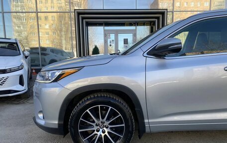 Toyota Highlander III, 2019 год, 3 555 000 рублей, 10 фотография