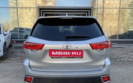 Toyota Highlander III, 2019 год, 3 555 000 рублей, 8 фотография