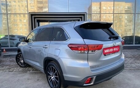 Toyota Highlander III, 2019 год, 3 555 000 рублей, 9 фотография