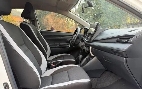 Toyota Yaris XP150 рестайлинг, 2022 год, 1 130 050 рублей, 15 фотография