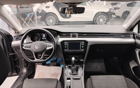 Volkswagen Passat B8 рестайлинг, 2021 год, 2 250 000 рублей, 15 фотография