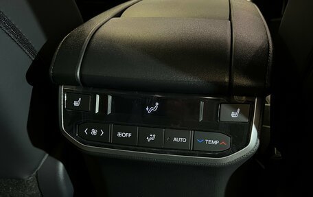 Toyota Highlander, 2025 год, 5 700 000 рублей, 30 фотография