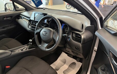 Toyota C-HR I рестайлинг, 2019 год, 2 079 000 рублей, 13 фотография