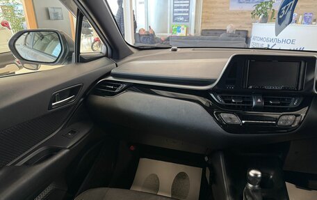 Toyota C-HR I рестайлинг, 2019 год, 2 079 000 рублей, 17 фотография