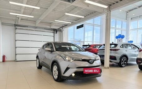 Toyota C-HR I рестайлинг, 2019 год, 2 079 000 рублей, 11 фотография