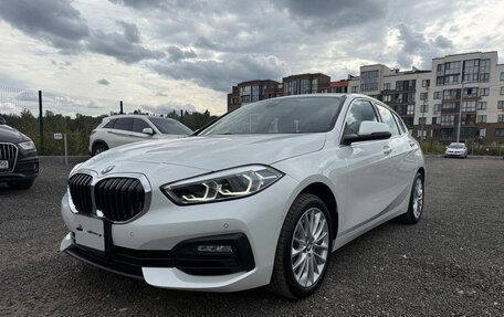 BMW 1 серия, 2022 год, 1 560 000 рублей, 1 фотография