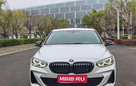 BMW 1 серия, 2022 год, 1 650 000 рублей, 2 фотография