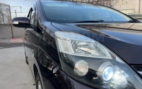 Toyota ISis I, 2014 год, 1 050 000 рублей, 11 фотография