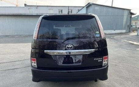 Toyota ISis I, 2014 год, 1 050 000 рублей, 4 фотография