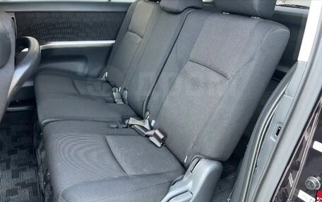 Toyota ISis I, 2014 год, 1 050 000 рублей, 13 фотография