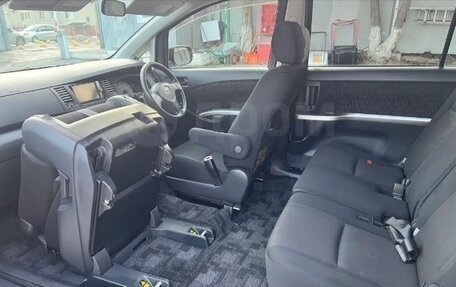 Toyota ISis I, 2014 год, 1 050 000 рублей, 14 фотография