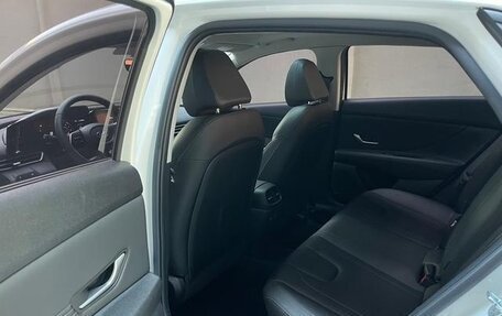 Hyundai Elantra, 2022 год, 1 550 000 рублей, 16 фотография