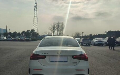 Mercedes-Benz A-Класс, 2022 год, 1 870 000 рублей, 5 фотография