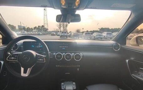 Mercedes-Benz A-Класс, 2022 год, 1 870 000 рублей, 10 фотография