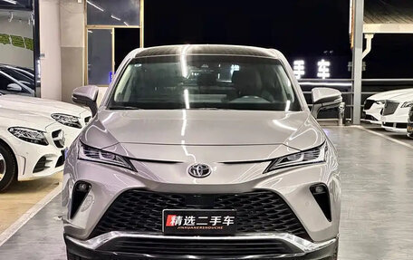 Toyota Venza, 2024 год, 4 150 000 рублей, 2 фотография