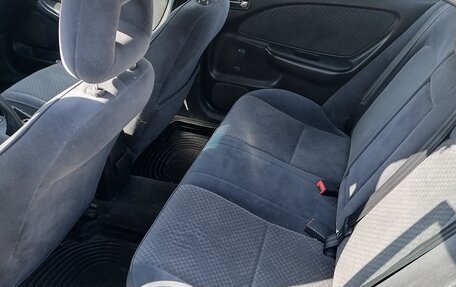 Toyota Avensis III рестайлинг, 2001 год, 295 000 рублей, 9 фотография