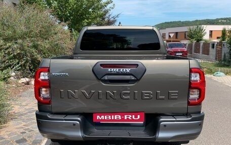 Toyota Hilux VIII, 2023 год, 4 000 000 рублей, 5 фотография