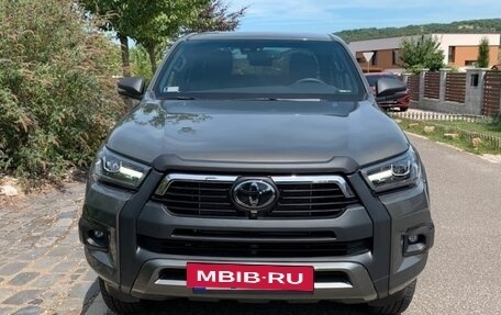 Toyota Hilux VIII, 2023 год, 4 000 000 рублей, 2 фотография