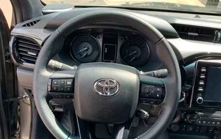 Toyota Hilux VIII, 2023 год, 4 000 000 рублей, 12 фотография