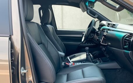 Toyota Hilux VIII, 2023 год, 4 000 000 рублей, 10 фотография