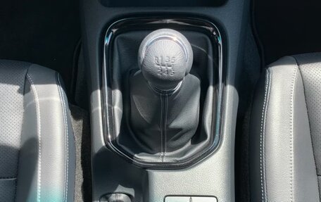 Toyota Hilux VIII, 2023 год, 4 000 000 рублей, 16 фотография