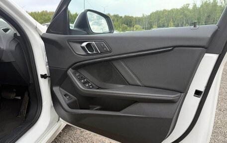 BMW 1 серия, 2022 год, 1 560 000 рублей, 10 фотография