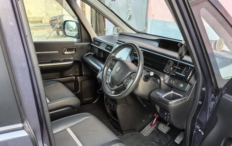 Honda Stepwgn IV, 2017 год, 1 749 000 рублей, 10 фотография